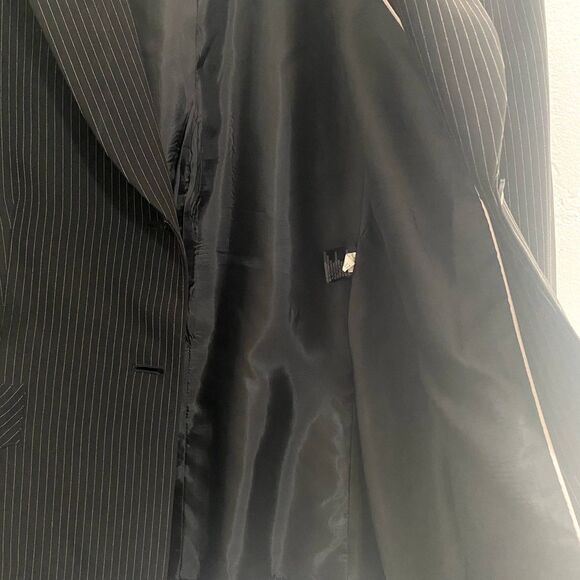 Tahari | Pinstripe Black Blazer Two Buttons - Picture 3 of 8